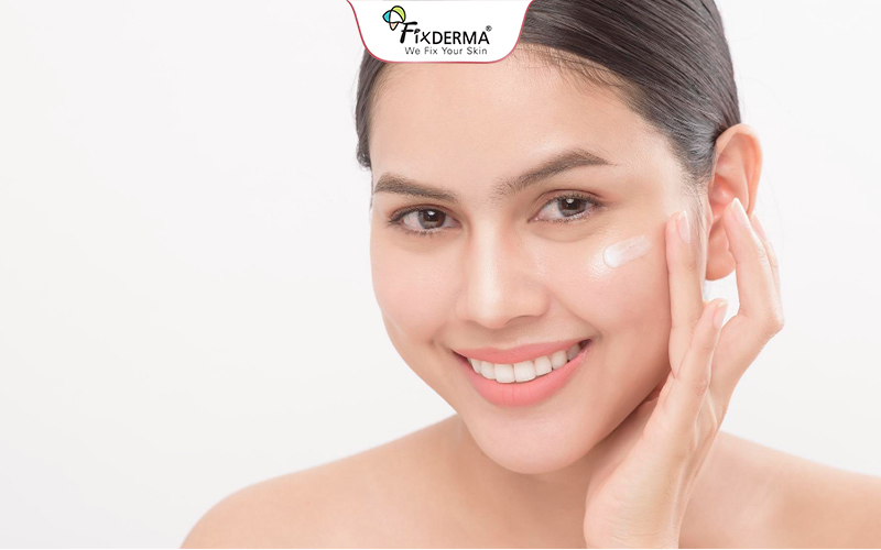 Thoa kem dưỡng ẩm