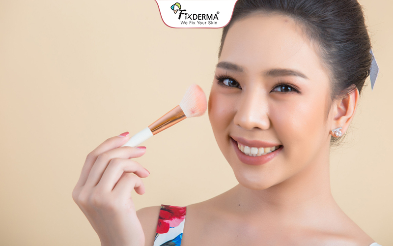 Phấn phủ có tác dụng tạo thành 1 lớp màng bảo vệ da và hạn chế tình trạng tiết dầu thừa