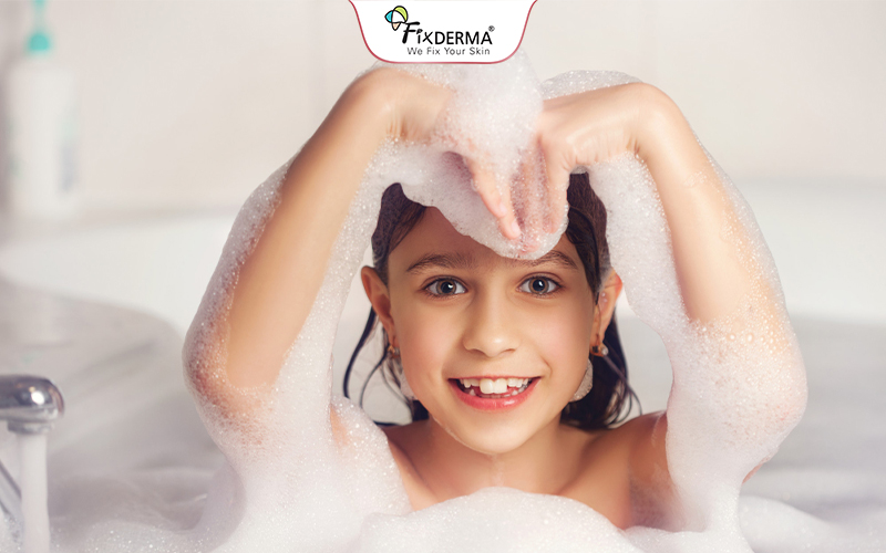 Có nên dùng dung dịch vệ sinh cho bé gái không